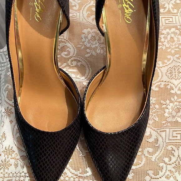 Mossimo Supply Co Black and Gold Heels with Pointed Toe Design - Picture 7 of 14
